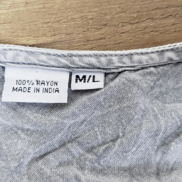 Gray Embroidered romantic top - Picture 3 of 4